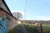 Le long du cimetière de l'Ouest